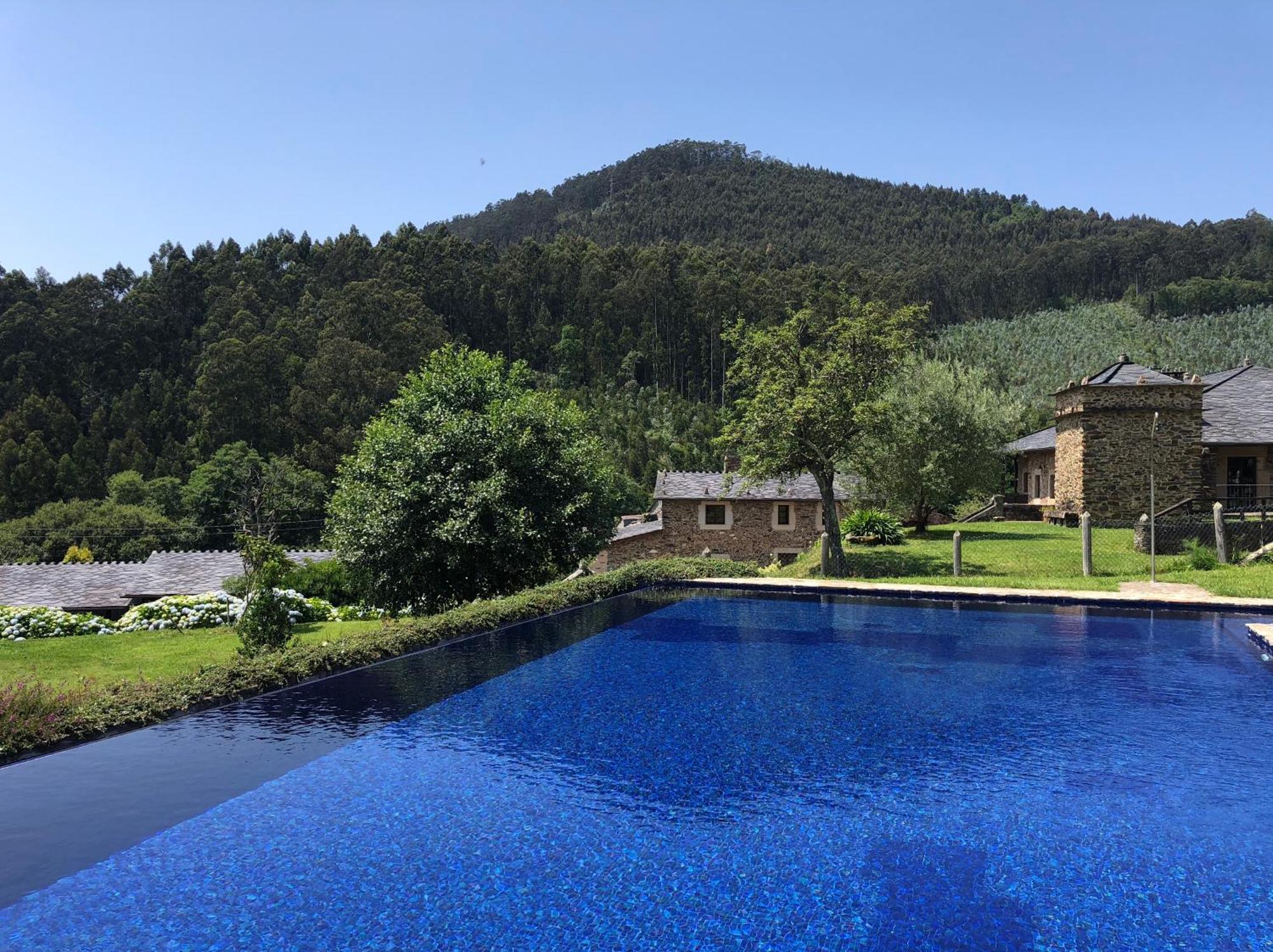 Areal Hotell Viveiro Eksteriør bilde